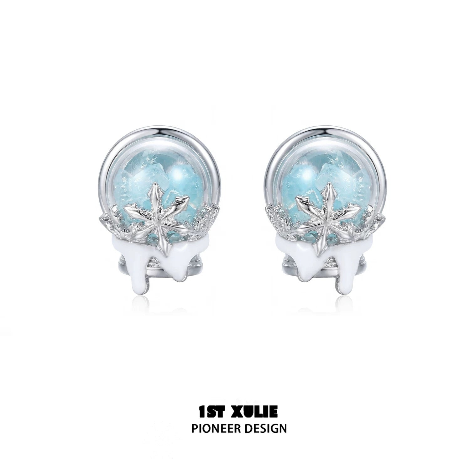 雪国之境 - The Snow Kingdom - Snowflake Crystal Globe Stud Earrings