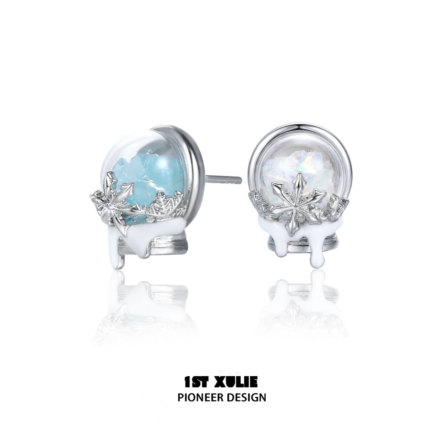 雪国之境 - The Snow Kingdom - Snowflake Crystal Globe Stud Earrings