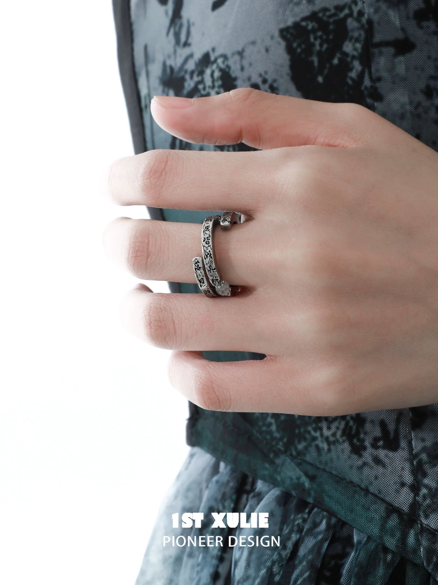 独白系列 - Soliloquy Collection - Oxidized Silver Plated S925 Silver Rutilated Quartz Ring