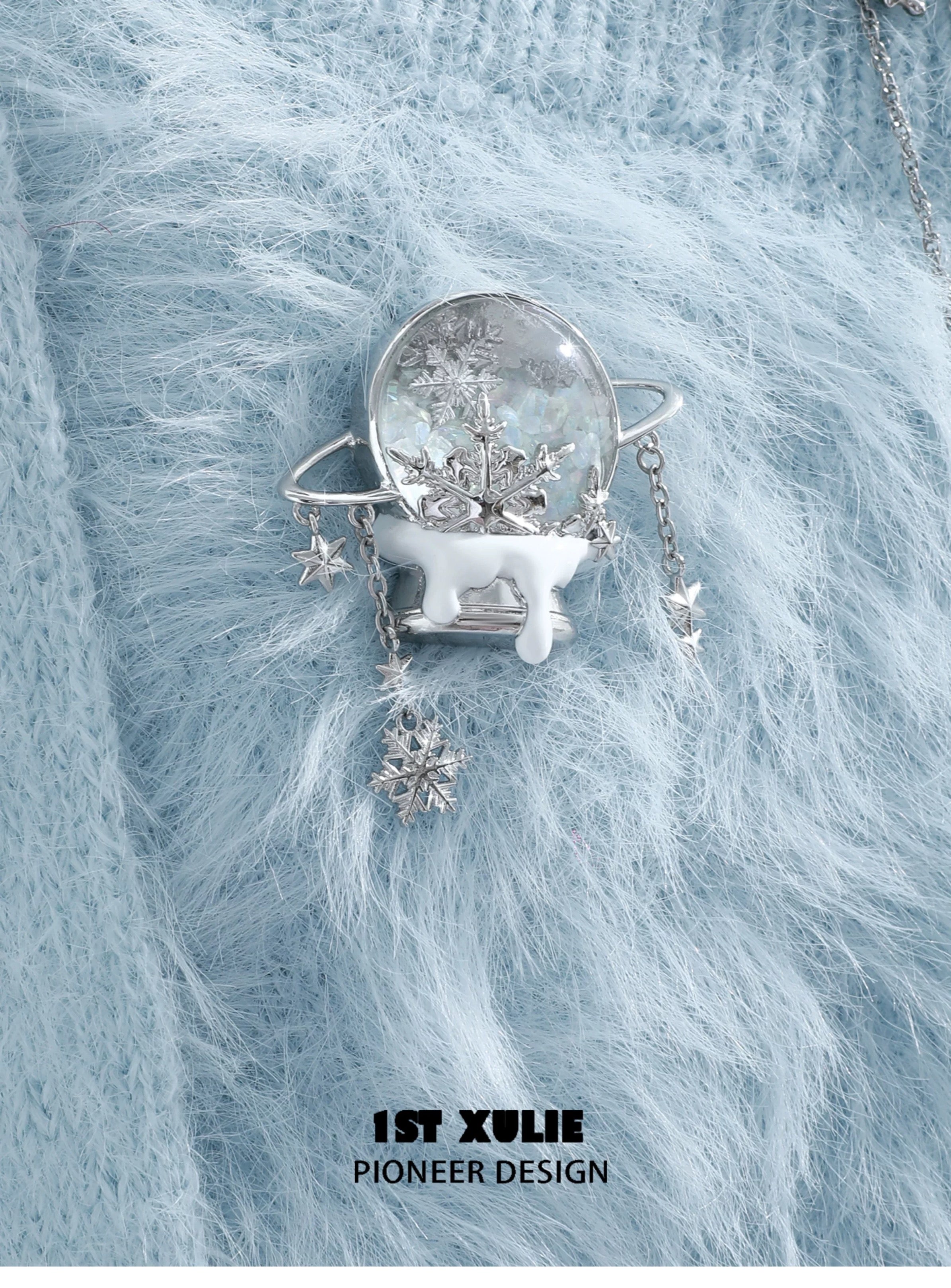 雪国之境 - The Snow Kingdom - Platinum Plating Crystal Ball Brooch