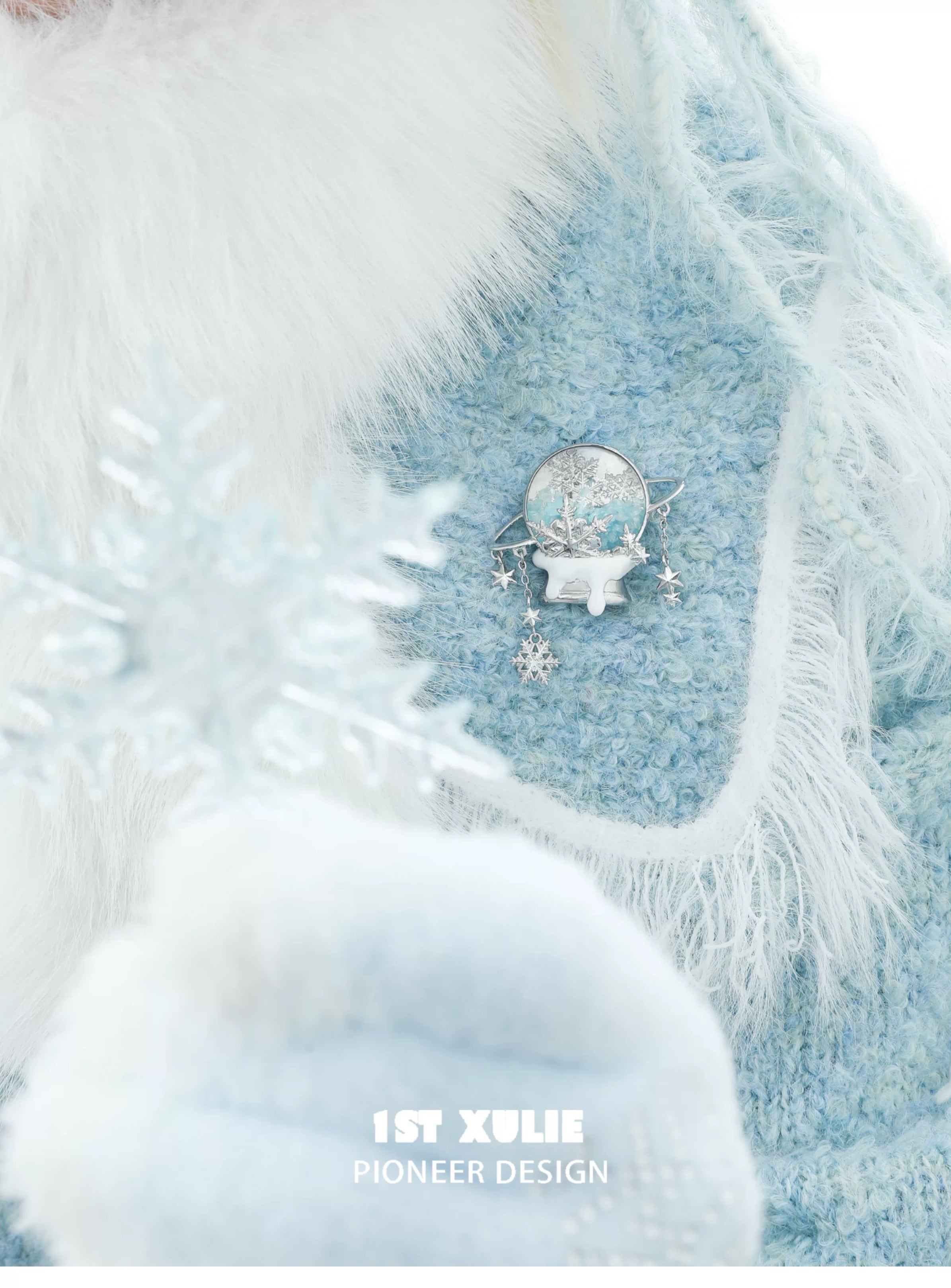 雪国之境 - The Snow Kingdom - Platinum Plating Crystal Ball Brooch