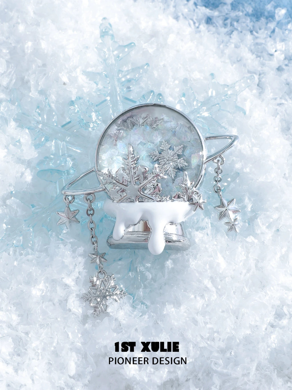 雪国之境 - The Snow Kingdom - Platinum Plating Crystal Ball Brooch