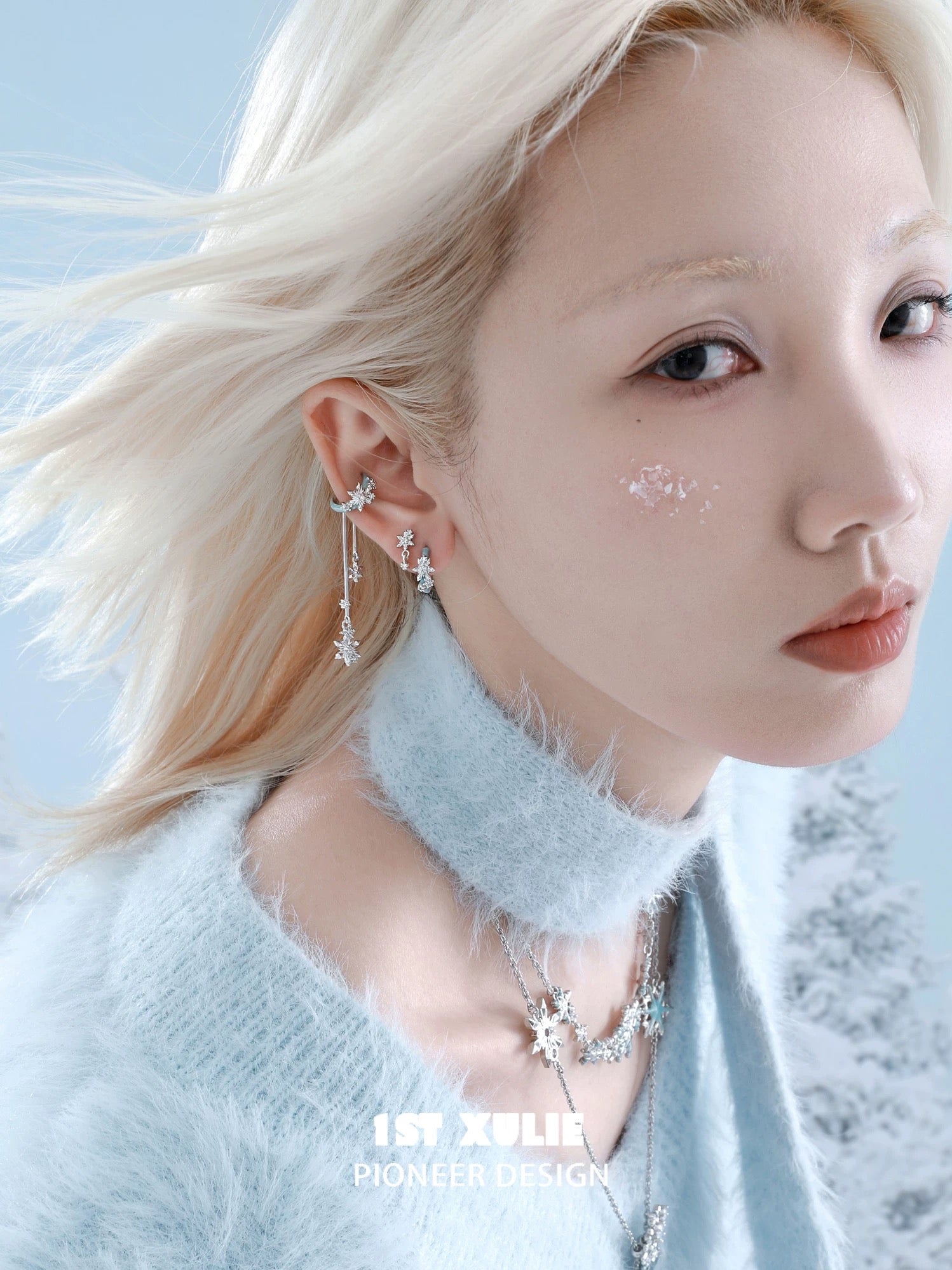 雪国之境 - The Snow Kingdom - Snowflakes Dangle Ear Cuffs