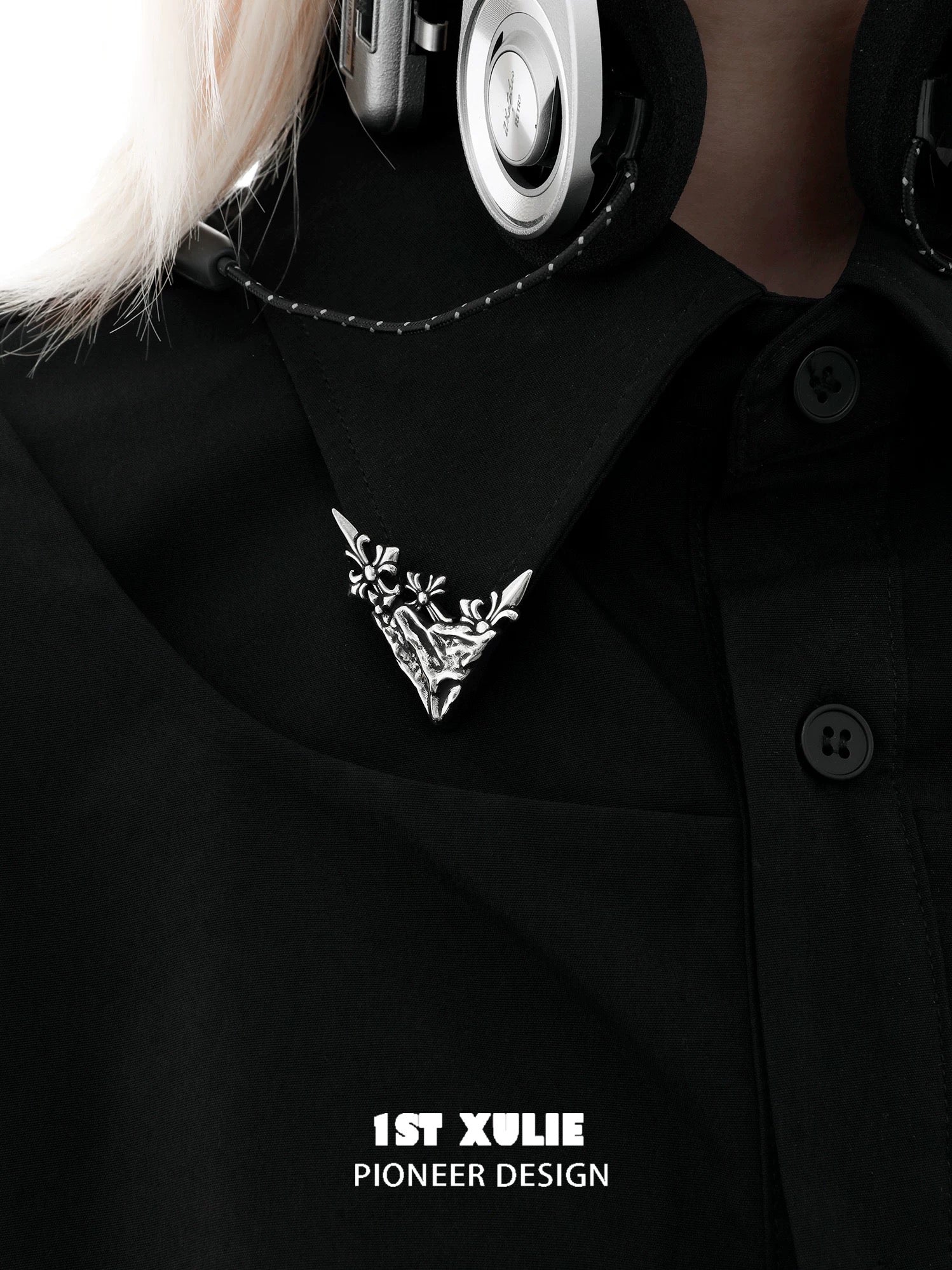 暗黑鸢尾 - Dark Iris - A Pair of Shirt Collar Pins