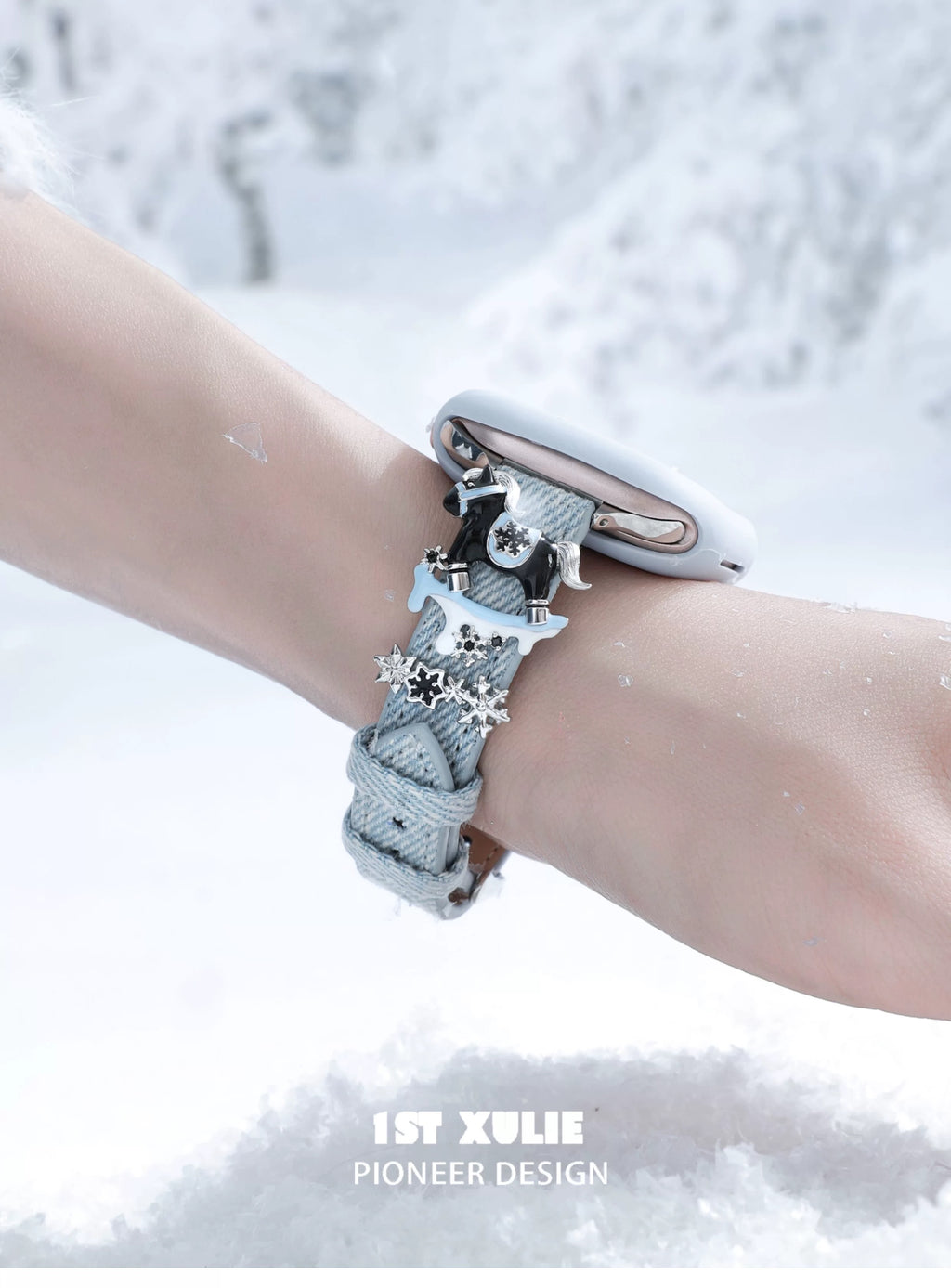 雪地萌宠 - Snowy Pony Apple Watch Band