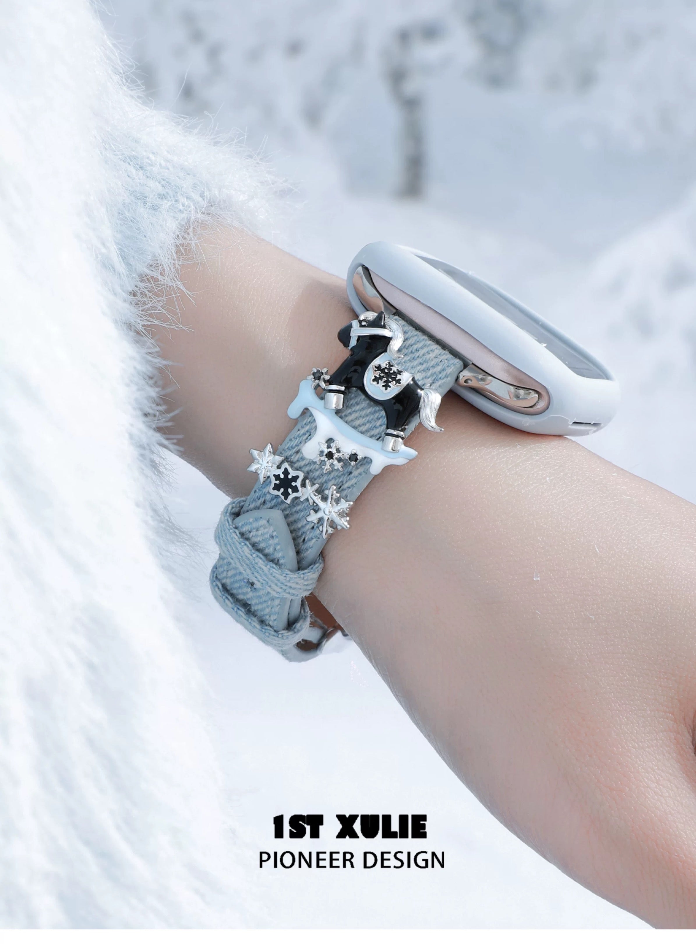 雪地萌宠 - Snowy Pony Apple Watch Band