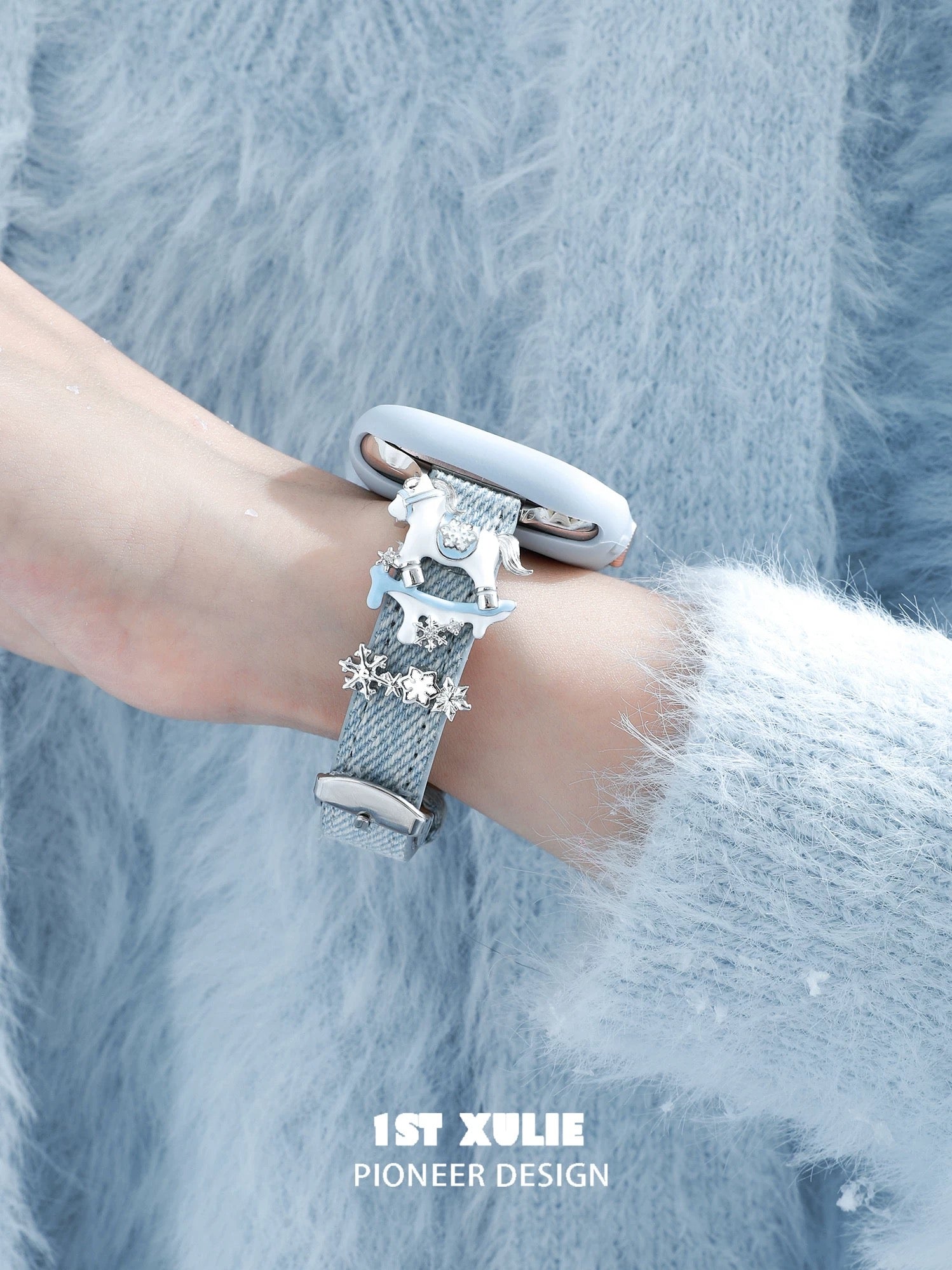 雪地萌宠 - Snowy Pony Apple Watch Band