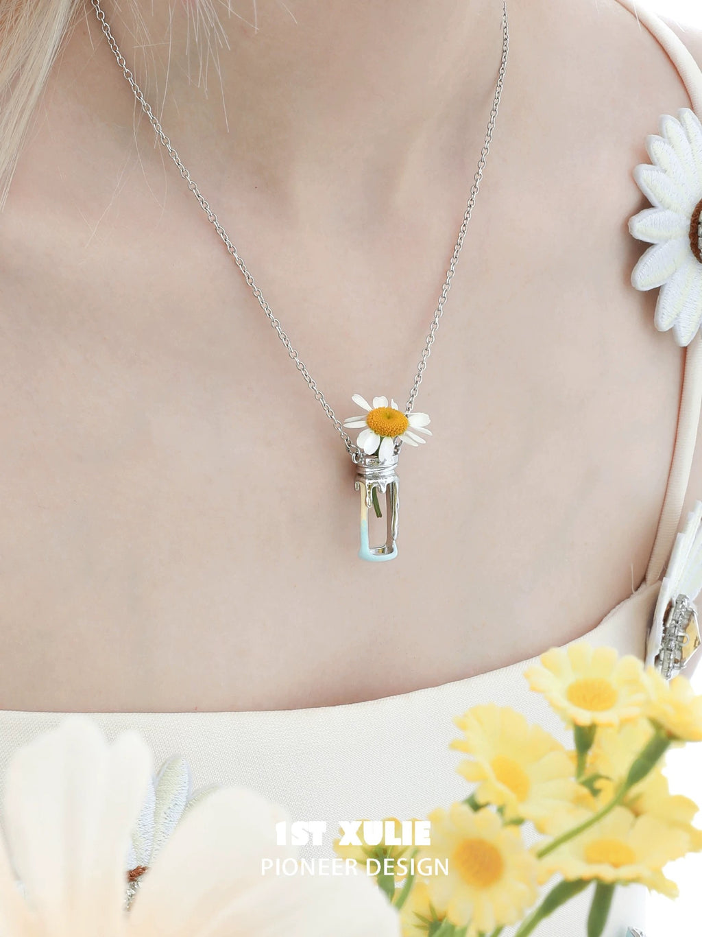 小雏菊 - Daisy Flower Vase Necklace