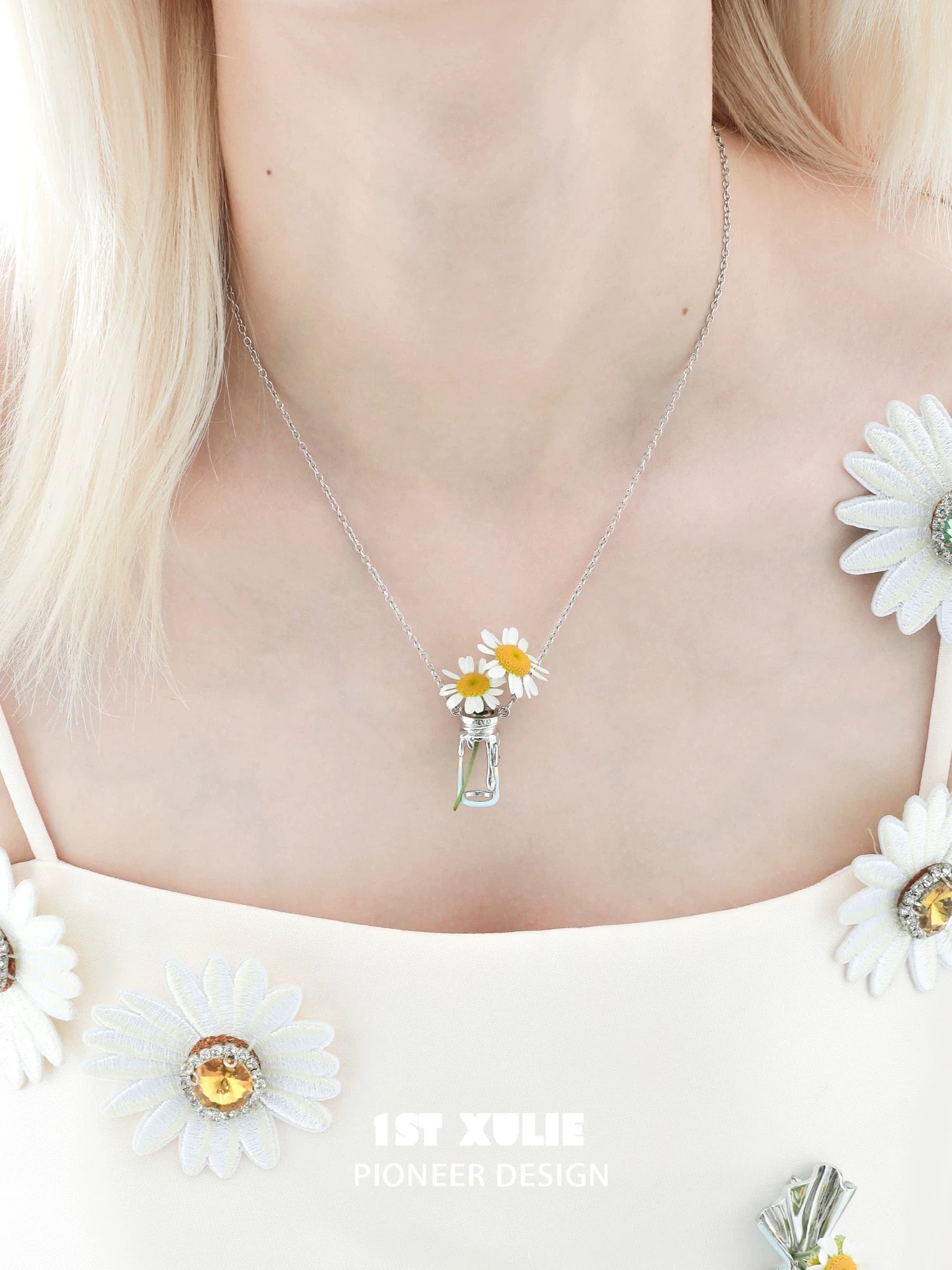小雏菊 - Daisy Flower Vase Necklace