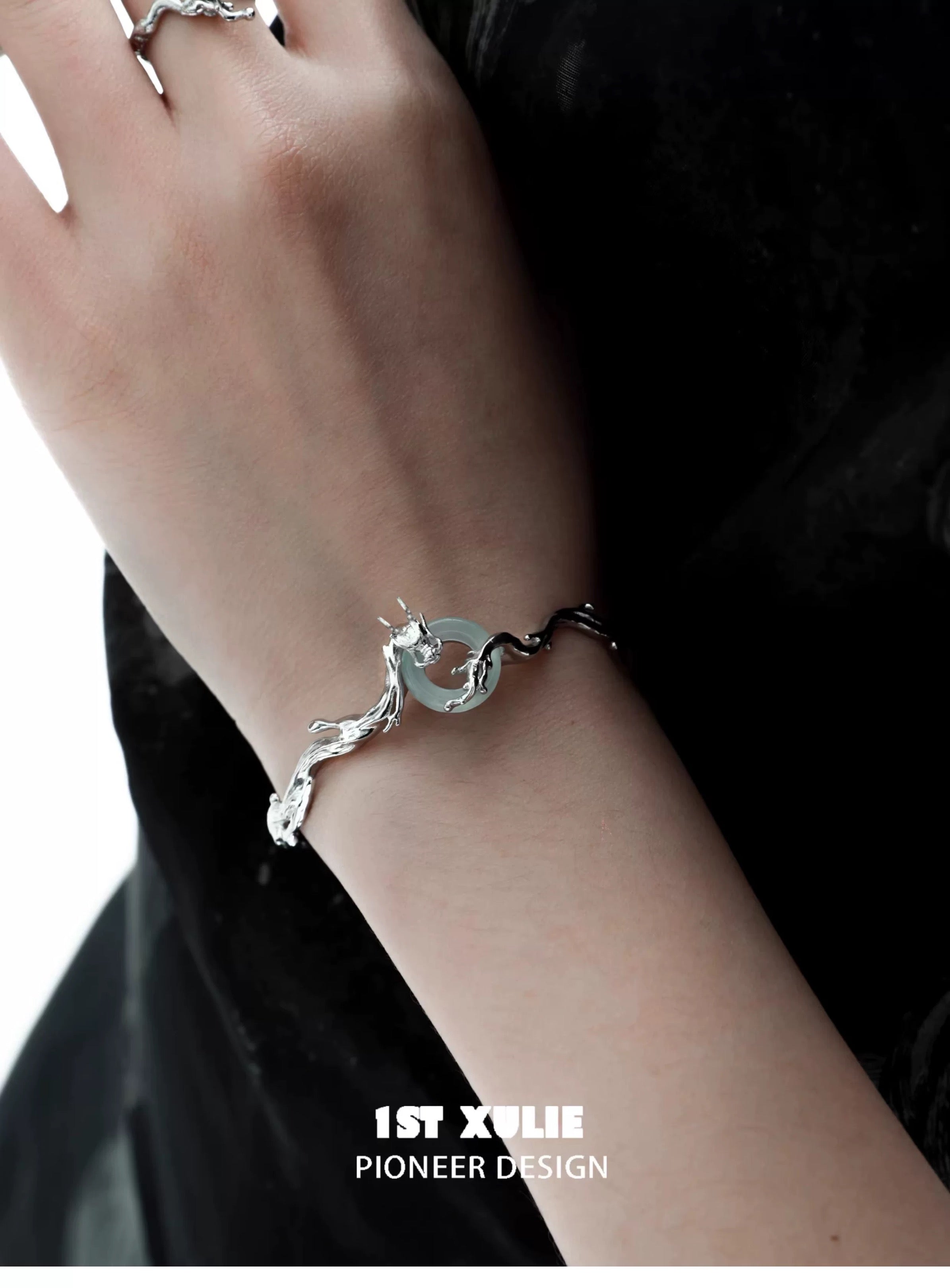 游龙 - Wandering Dragon Bangle
