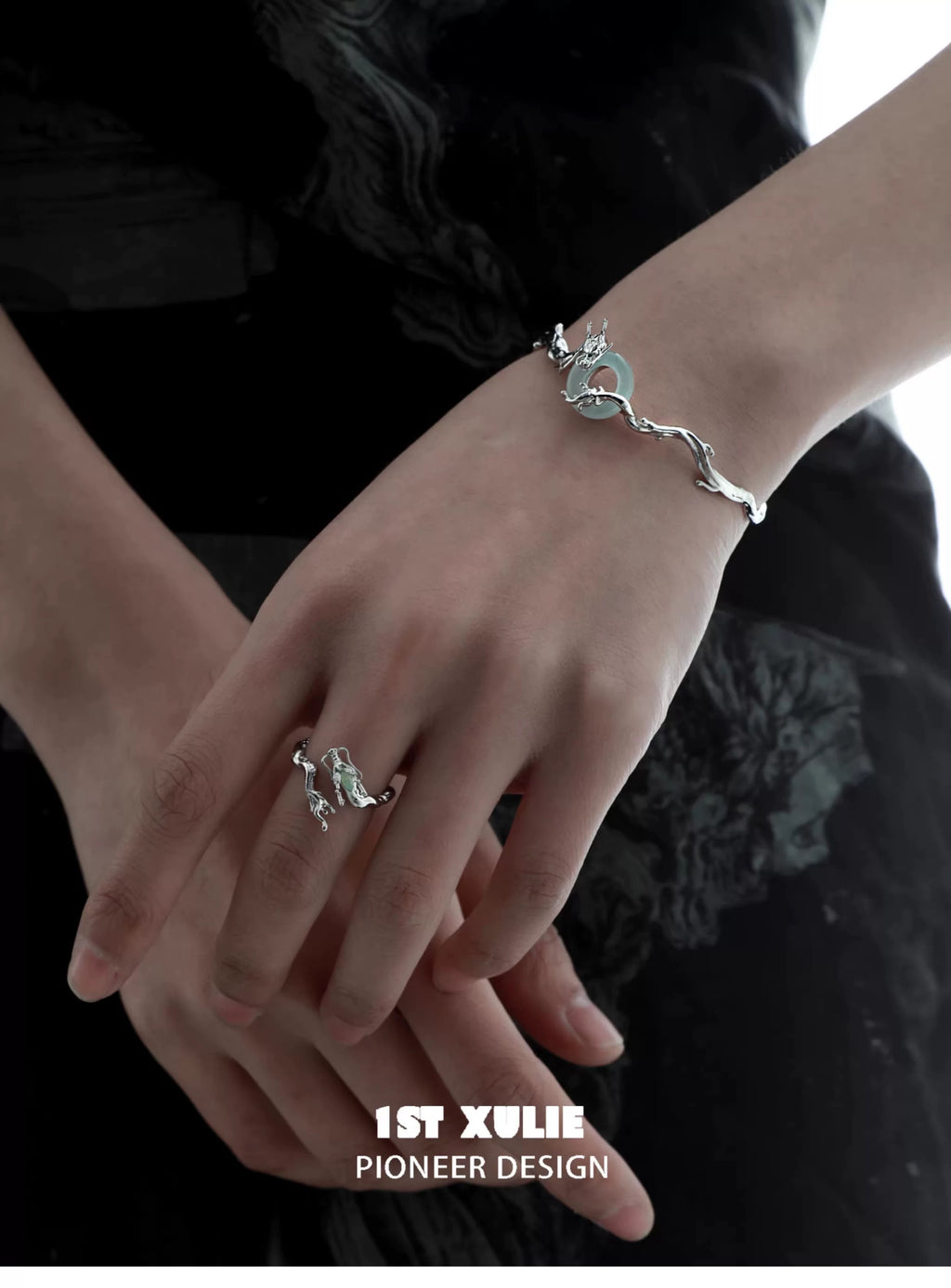 游龙 - Wandering Dragon Bangle