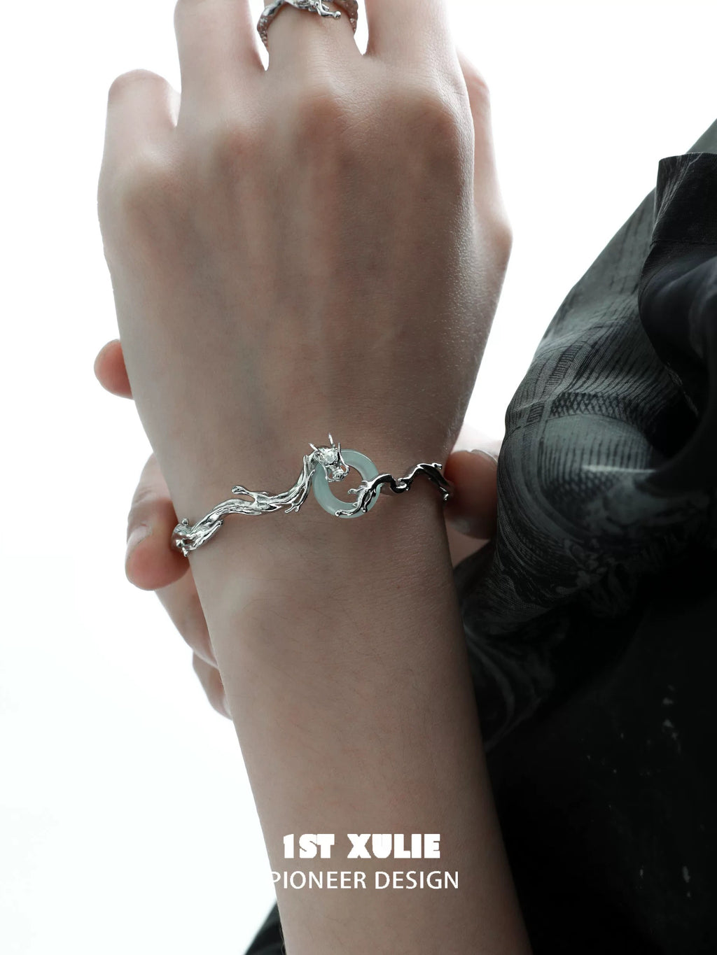 游龙 - Wandering Dragon Bangle