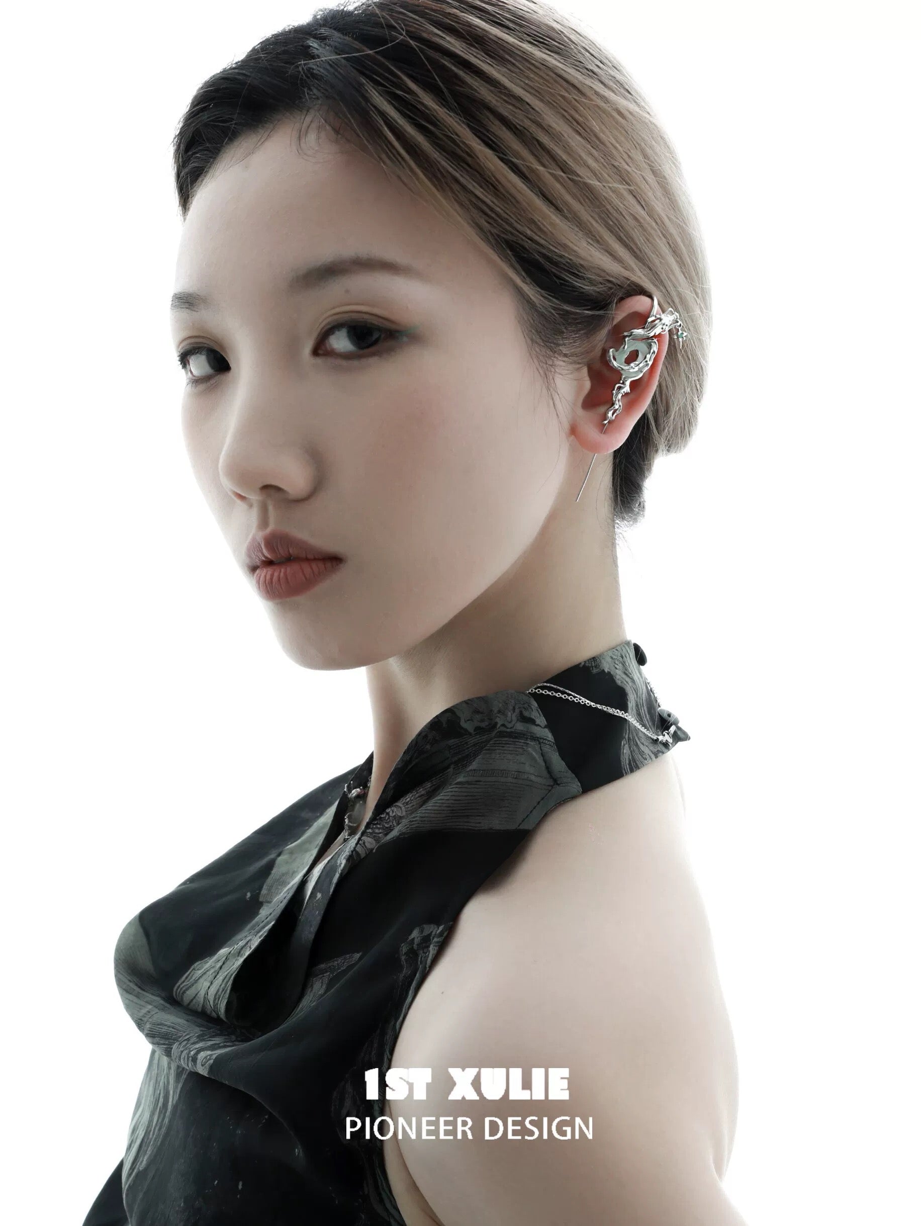 游龙 - Wandering Dragon - Needle Earring
