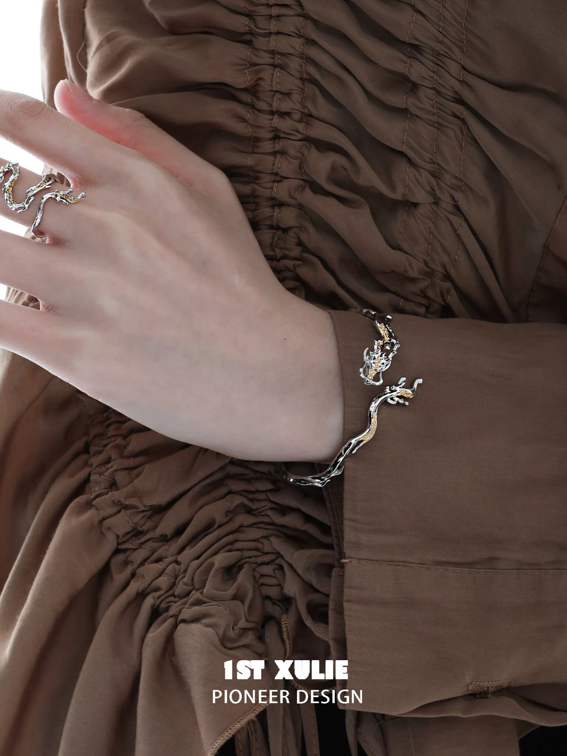 金龙 - Golden Dragon - Cuff Bracelet