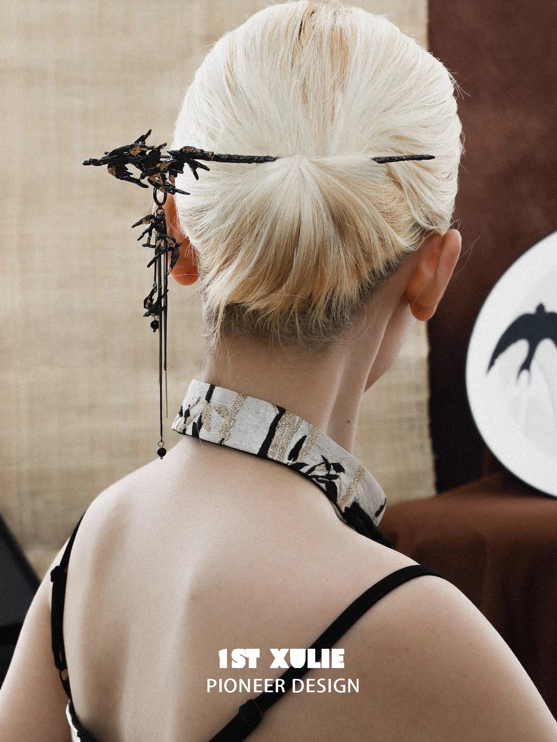 燕归 - Swallow’s Return - Black Gold Plated Hairpin