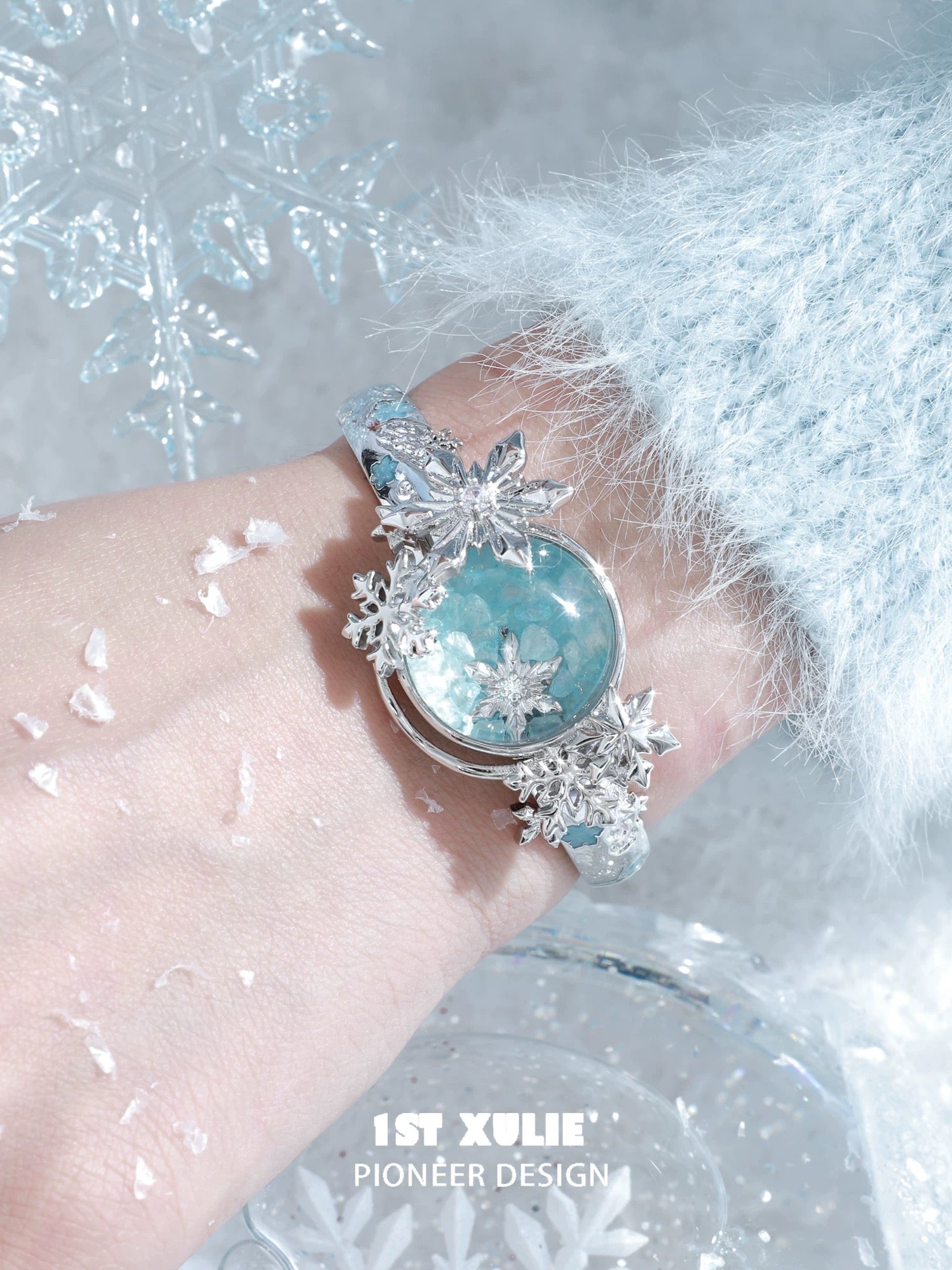 雪国之境 - The Snow Kingdom - Snowflake Crystal Globe Bracelet