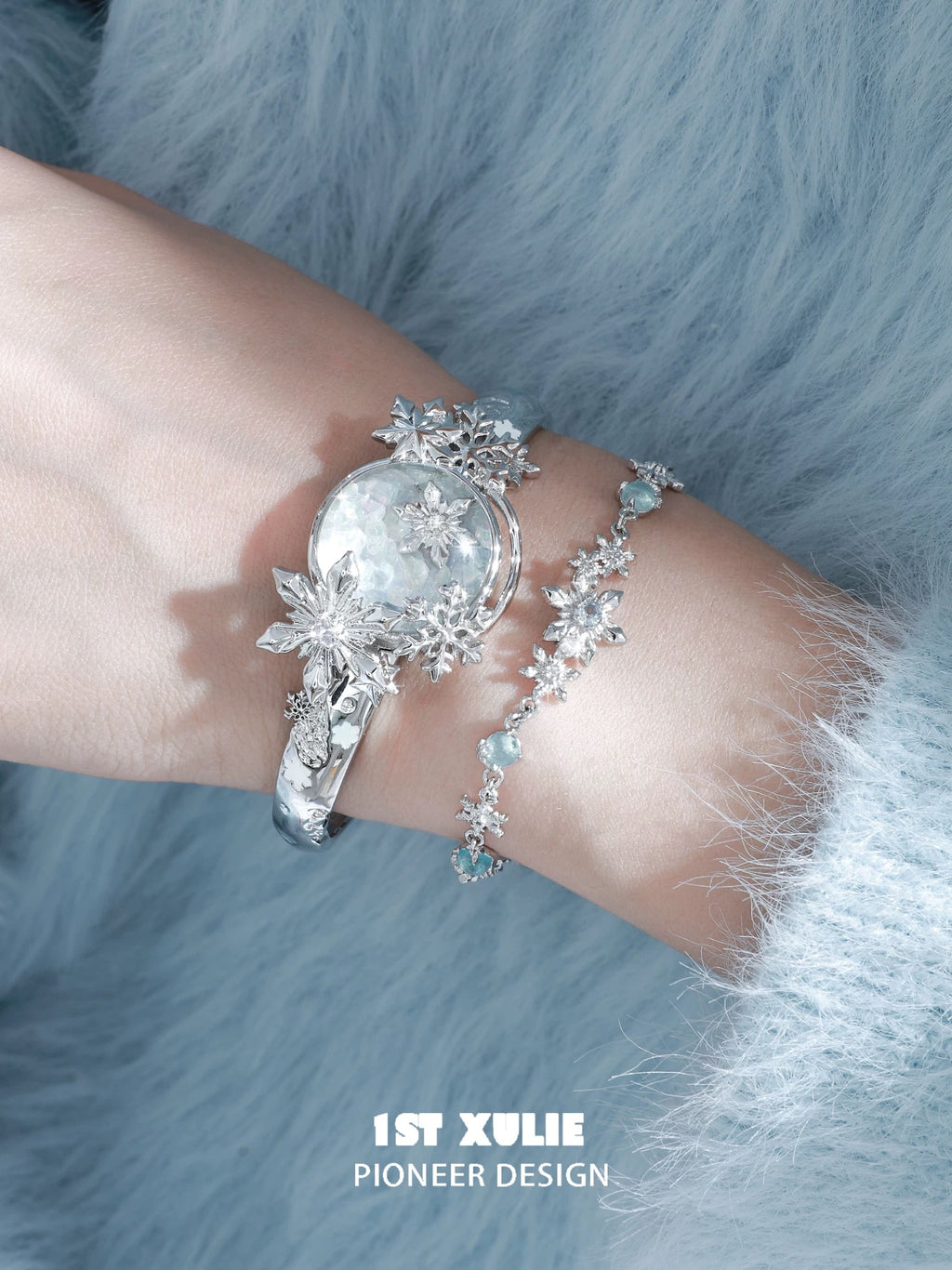 雪国之境 - The Snow Kingdom - Snowflake Crystal Globe Bracelet