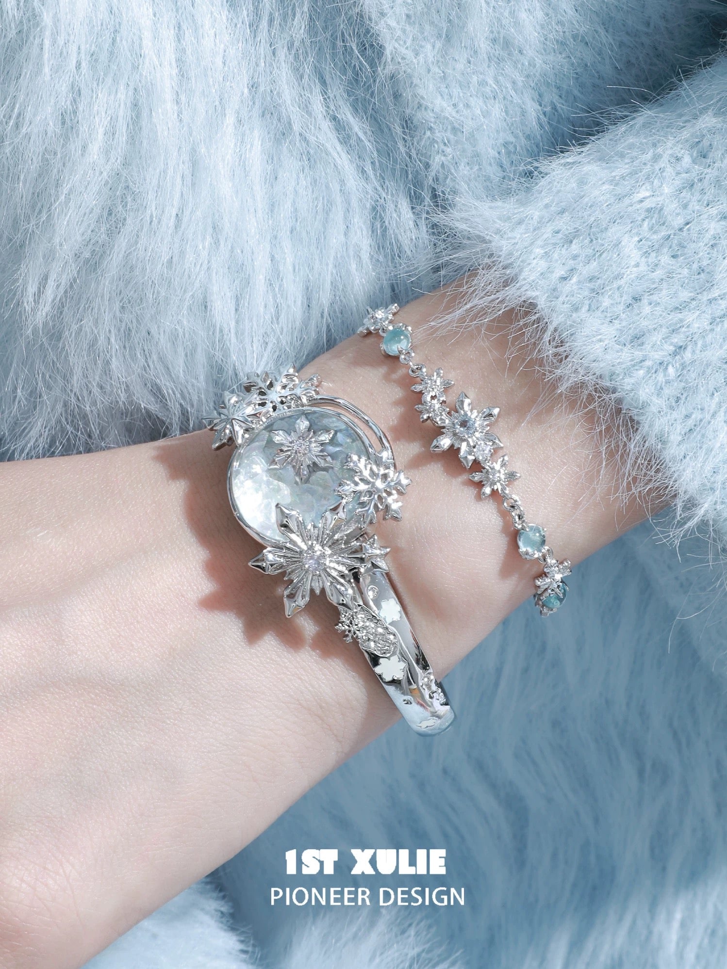 雪国之境 - The Snow Kingdom - Snowflake Crystal Globe Bracelet